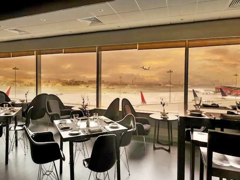 Holiday Inn Express New Delhi International Airport T3 By Ihg 4*,