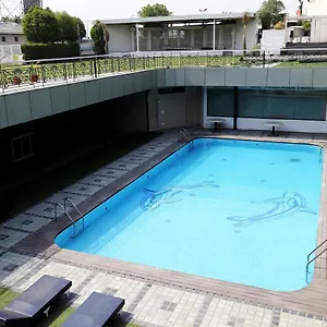 Dee Marks Airport Hotel&resorts Hotel